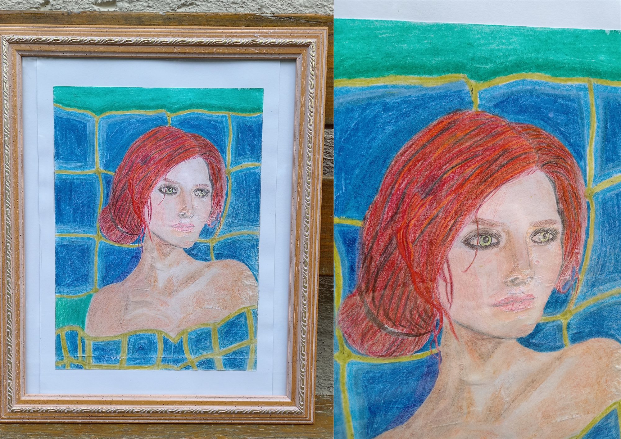 Porträtzeichnung einer jungen Frau mit rotem Haar und grünen Augen vor blauem Mosaikhintergrund